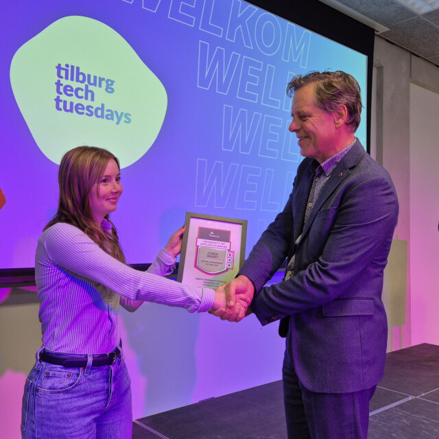 Eerste Cyber Security Edubadge van Nederland uitgereikt aan student Esmée